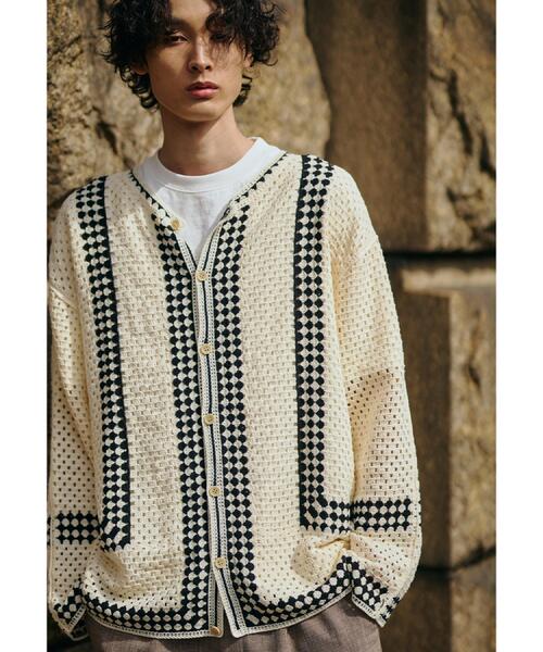 THE SHOP TK （ザ ショップ ティーケー ）の「クロシェ編み風ニットカーディガン（カーディガン/ボレロ・メンズ・アイボリー/ブラック・02/03）」の2枚目の写真