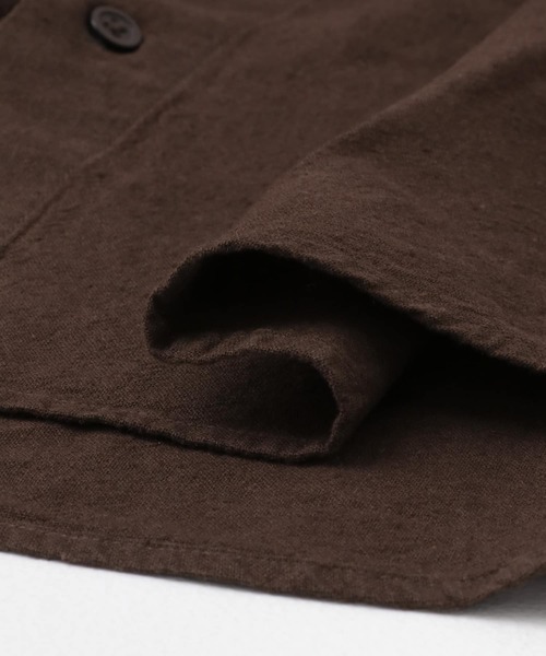 ITEMS URBANRESEARCH（アイテムズ アーバンリサーチ）の「『セットアップ対応』天然素材リネンコットンレギュラーカラーシャツ（シャツ/ブラウス・メンズ・アイボリー/チャコールグレー/ブラウン・MEDIUM/LARGE/X-LARGE）」の7枚目の写真