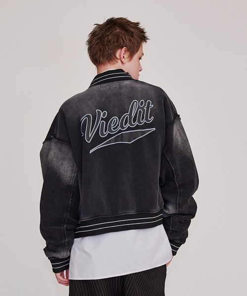 VI E DIT（ヴィエディット）の「Urban grunge sweatshirt stadium jacket/アーバングランジスウェットシャツスタジアムジャケット/洗える/ユニセックス（スタジャン・メンズ・ブラック/アイボリー・1/2）」の18枚目の写真