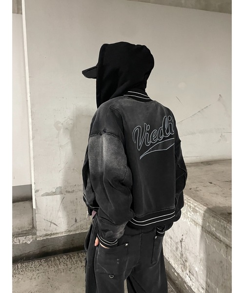 VI E DIT（ヴィエディット）の「Urban grunge sweatshirt stadium jacket/アーバングランジスウェットシャツスタジアムジャケット/洗える/ユニセックス（スタジャン・メンズ・ブラック/アイボリー・1/2）」の10枚目の写真