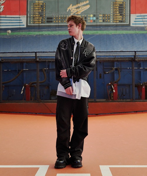 VI E DIT（ヴィエディット）の「Urban grunge sweatshirt stadium jacket/アーバングランジスウェットシャツスタジアムジャケット/洗える/ユニセックス（スタジャン・メンズ・ブラック/アイボリー・1/2）」の5枚目の写真