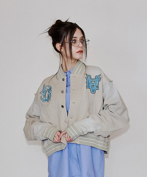 VI E DIT（ヴィエディット）の「Urban grunge sweatshirt stadium jacket/アーバングランジスウェットシャツスタジアムジャケット/洗える/ユニセックス（スタジャン・メンズ・ブラック/アイボリー・1/2）」の12枚目の写真
