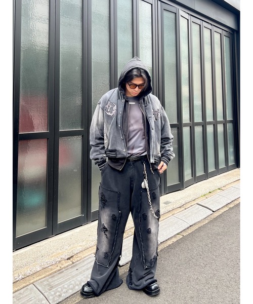 VI E DIT（ヴィエディット）の「Urban grunge sweatshirt stadium jacket/アーバングランジスウェットシャツスタジアムジャケット/洗える/ユニセックス（スタジャン・メンズ・ブラック/アイボリー・1/2）」の11枚目の写真