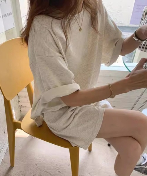 Dolce Fiora(ドルチェフィオラ)の「ゆったりシルエットが可愛い韓国っぽセットアップ(セットアップ・レディース・ブラック/ホワイト・フリー)」の2枚目の写真