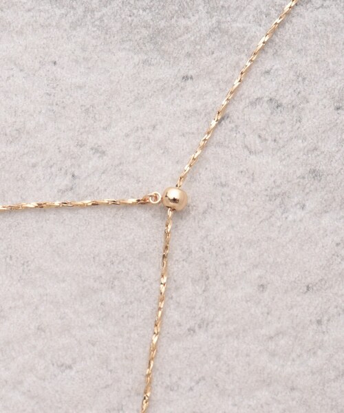 OPAQUE.CLIP（オペークドットクリップ）の「フェイクパール×変形リボン風メタルネックレス（ネックレス・レディース・シルバー/ゴールド・00）」の6枚目の写真