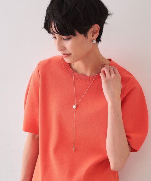 OPAQUE.CLIP（オペークドットクリップ）の「フェイクパール×変形リボン風メタルネックレス（ネックレス・レディース・シルバー/ゴールド・00）」の3枚目の写真