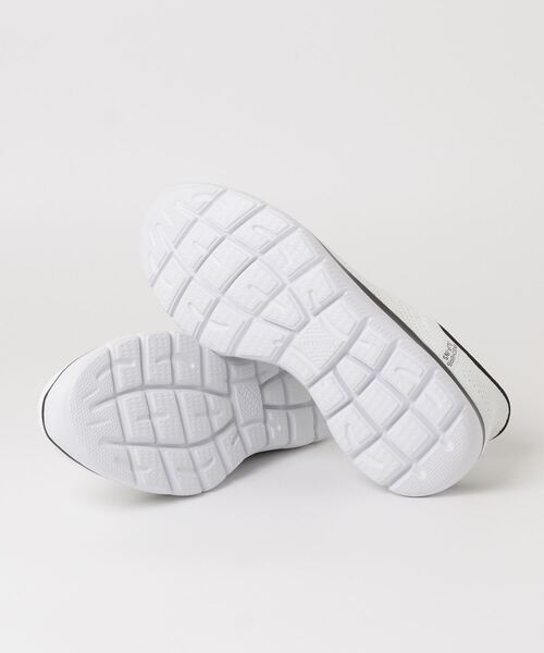 SKECHERS(スケッチャーズ)の「SKECHERS SLIP-INS SUMMITS-PERFOスケッチャーズ スリップインズ サミッツ パーフォ(スニーカー・レディース・ブラック/ホワイト・25cm/25.5cm/26cm/26.5cm/27cm/27.5cm/28cm)」の4枚目の写真