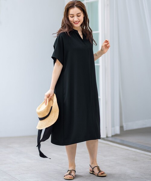 23区 L(ニジュウサンクオオキイサイズ)の「【Lサイズ限定/吸水速乾/UVカット/接触冷感/】ストレッチジョーゼット 半袖ワンピース(ワンピース・レディース・ネイビー系/ブラック系・44/46)」の4枚目の写真