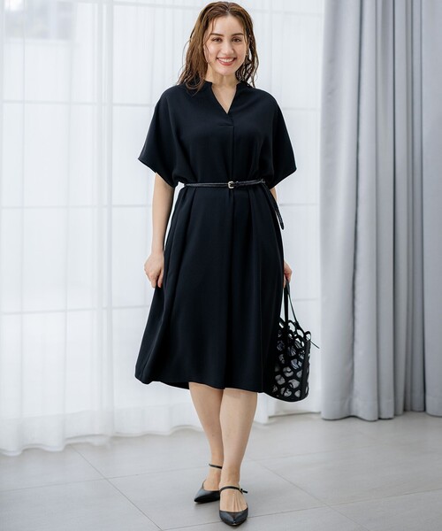 23区 L(ニジュウサンクオオキイサイズ)の「【Lサイズ限定/吸水速乾/UVカット/接触冷感/】ストレッチジョーゼット 半袖ワンピース(ワンピース・レディース・ネイビー系/ブラック系・44/46)」の6枚目の写真