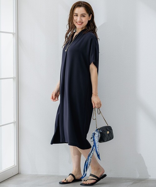 23区 L(ニジュウサンクオオキイサイズ)の「【Lサイズ限定/吸水速乾/UVカット/接触冷感/】ストレッチジョーゼット 半袖ワンピース(ワンピース・レディース・ネイビー系/ブラック系・44/46)」の12枚目の写真