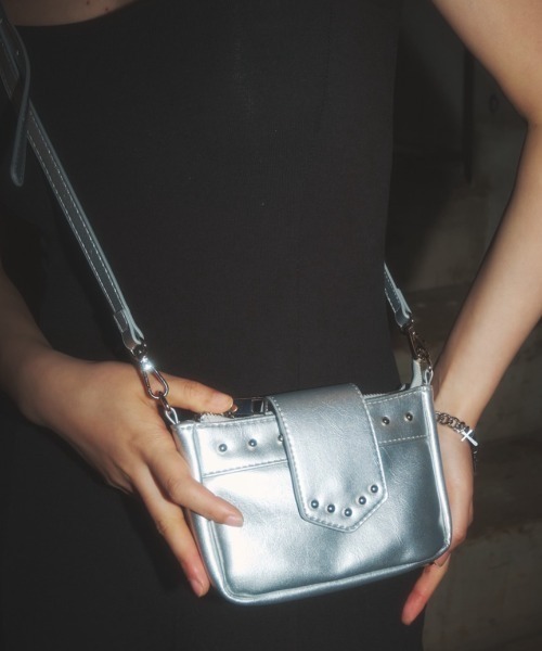 BLONDEY（ブロンディ）の「スタッズ2wayミニバッグ（ショルダーバッグ・レディース・レッド/シルバー/ブラック・FREE）」の3枚目の写真