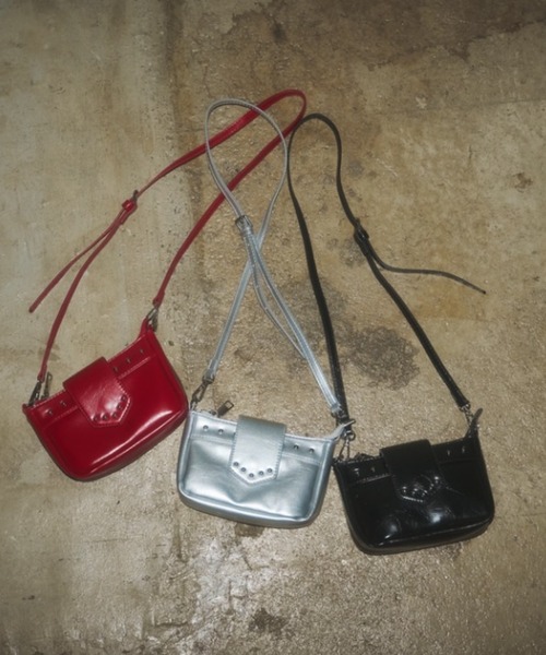 BLONDEY（ブロンディ）の「スタッズ2wayミニバッグ（ショルダーバッグ・レディース・レッド/シルバー/ブラック・FREE）」の4枚目の写真