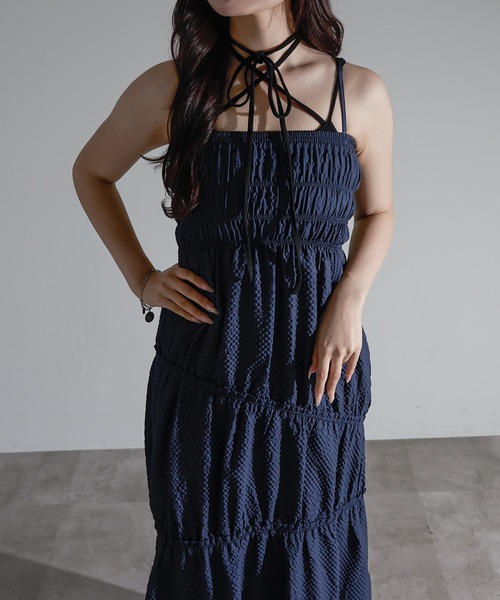 apres jour mignon（アプレジュールミニョン）の「シャーリングキャミワンピース【ZOZOTOWN限定アイテム】（ワンピース・レディース・レッド/ネイビー/オフホワイト・SMALL/X-LARGE/MEDIUM）」の2枚目の写真