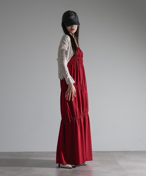 apres jour mignon（アプレジュールミニョン）の「シャーリングキャミワンピース【ZOZOTOWN限定アイテム】（ワンピース・レディース・レッド/ネイビー/オフホワイト・SMALL/X-LARGE/MEDIUM）」の3枚目の写真