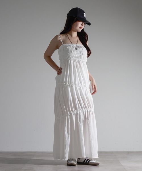 apres jour mignon（アプレジュールミニョン）の「シャーリングキャミワンピース【ZOZOTOWN限定アイテム】（ワンピース・レディース・レッド/ネイビー/オフホワイト・SMALL/X-LARGE/MEDIUM）」の7枚目の写真