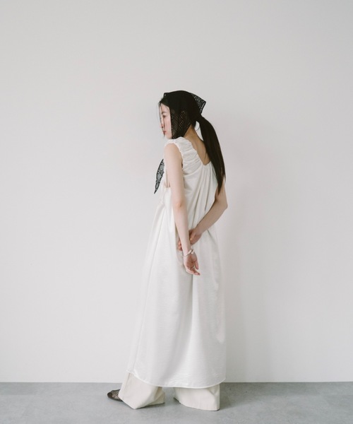 DRWCYS(ドロシーズ)の「ギャザーサテンワンピース(ワンピース・レディース・ホワイト/ブラック・FREE)」の5枚目の写真