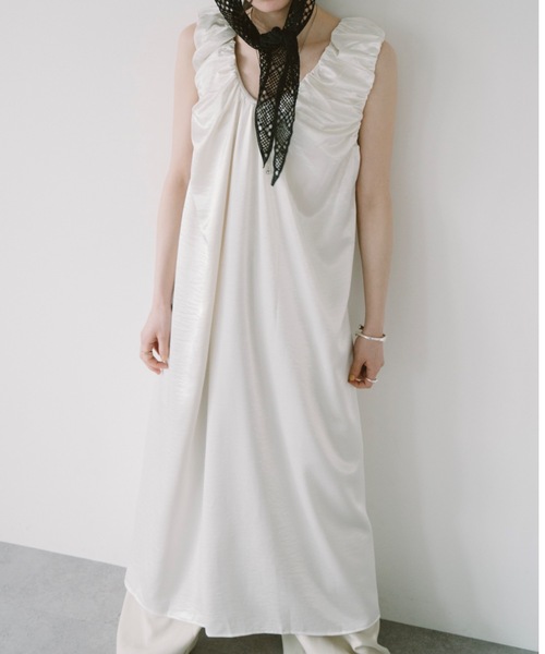 DRWCYS(ドロシーズ)の「ギャザーサテンワンピース(ワンピース・レディース・ホワイト/ブラック・FREE)」の8枚目の写真