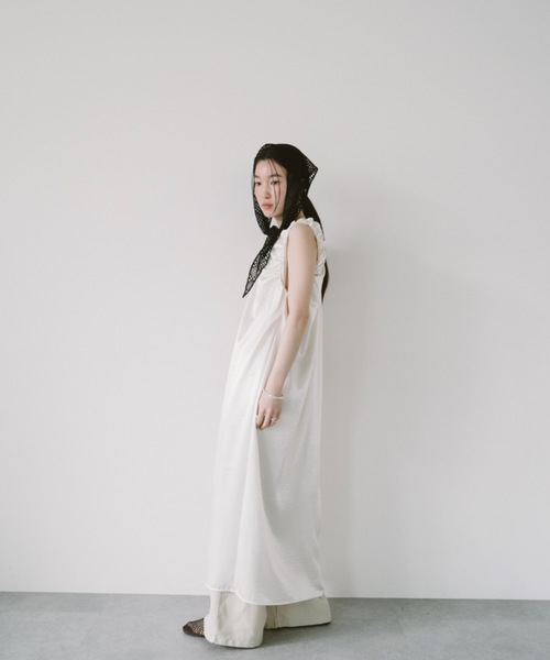 DRWCYS(ドロシーズ)の「ギャザーサテンワンピース(ワンピース・レディース・ホワイト/ブラック・FREE)」の4枚目の写真