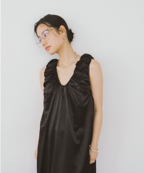 DRWCYS(ドロシーズ)の「ギャザーサテンワンピース(ワンピース・レディース・ホワイト/ブラック・FREE)」の18枚目の写真