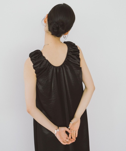 DRWCYS(ドロシーズ)の「ギャザーサテンワンピース(ワンピース・レディース・ホワイト/ブラック・FREE)」の22枚目の写真