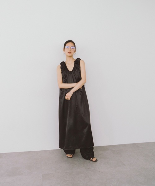 DRWCYS(ドロシーズ)の「ギャザーサテンワンピース(ワンピース・レディース・ホワイト/ブラック・FREE)」の15枚目の写真