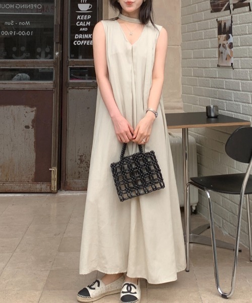 FREE STYLISTS(フリー スタイリスト)の「YUGA_YGMC V-neck A-line dress(ワンピース・レディース・ベージュ/ブラック/オフホワイト・FREE)」の2枚目の写真