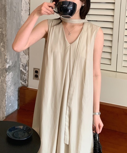 FREE STYLISTS(フリー スタイリスト)の「YUGA_YGMC V-neck A-line dress(ワンピース・レディース・ベージュ/ブラック/オフホワイト・FREE)」の11枚目の写真