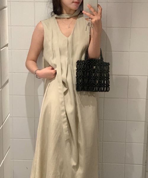 FREE STYLISTS(フリー スタイリスト)の「YUGA_YGMC V-neck A-line dress(ワンピース・レディース・ベージュ/ブラック/オフホワイト・FREE)」の12枚目の写真