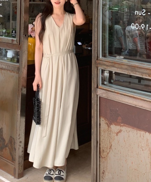 FREE STYLISTS(フリー スタイリスト)の「YUGA_YGMC V-neck A-line dress(ワンピース・レディース・ベージュ/ブラック/オフホワイト・FREE)」の7枚目の写真