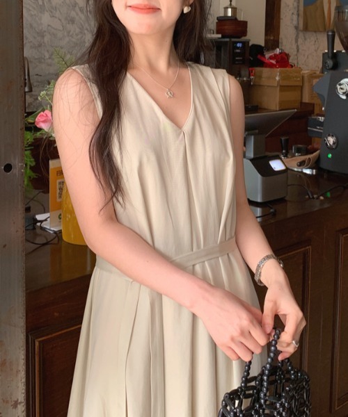 FREE STYLISTS(フリー スタイリスト)の「YUGA_YGMC V-neck A-line dress(ワンピース・レディース・ベージュ/ブラック/オフホワイト・FREE)」の9枚目の写真