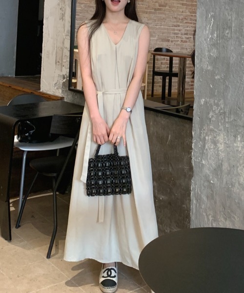 FREE STYLISTS(フリー スタイリスト)の「YUGA_YGMC V-neck A-line dress(ワンピース・レディース・ベージュ/ブラック/オフホワイト・FREE)」の8枚目の写真