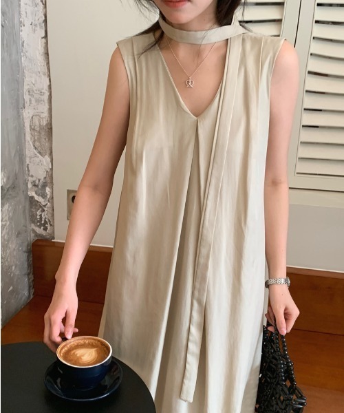 FREE STYLISTS(フリー スタイリスト)の「YUGA_YGMC V-neck A-line dress(ワンピース・レディース・ベージュ/ブラック/オフホワイト・FREE)」の5枚目の写真