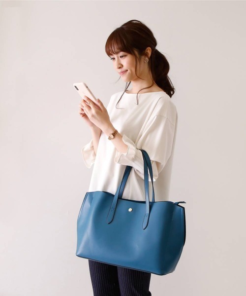 Legato Largo(レガートラルゴ)の「Legato Largo レガートラルゴ 軽量ボンディングPU A4トートバッグ LH-P0003(トートバッグ・レディース・テラコッタ/キャメル/ベージュ/ラベンダー/イエロー/グレー系その他/ライトベージュ/ブラック/アイボリー/オリーブ/ピンクベージュ/ブルー/ターコイズブルー・XS)」の8枚目の写真