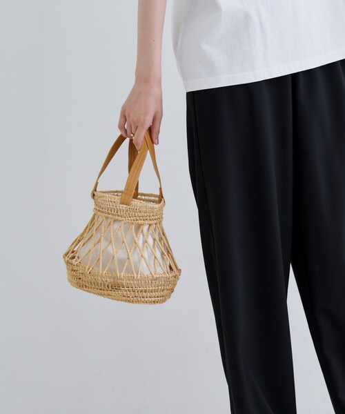 GALLEST(ギャレスト)の「天然草ラウンドかごバッグ(ハンドバッグ・レディース・ブラック/オフホワイト・00)」の4枚目の写真