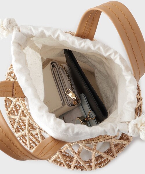 GALLEST(ギャレスト)の「天然草ラウンドかごバッグ(ハンドバッグ・レディース・ブラック/オフホワイト・00)」の10枚目の写真