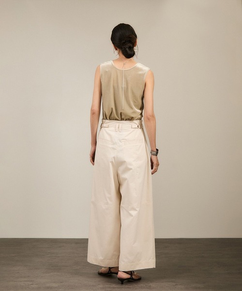 SALON adam et rope'（サロン アダム エ ロペ）の「トリアセベロア前後2WAYノースリーブ/タンクトップ / セットアップ対応（タンクトップ・レディース・ベージュ/ブラック・FREE）」の20枚目の写真