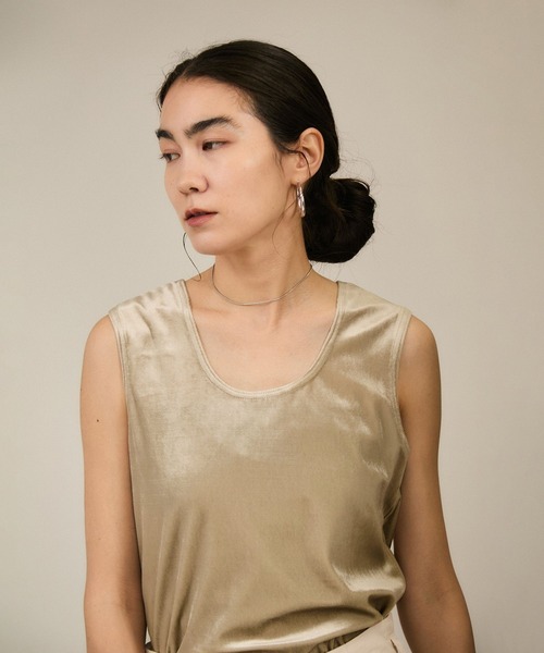 SALON adam et rope'（サロン アダム エ ロペ）の「トリアセベロア前後2WAYノースリーブ/タンクトップ / セットアップ対応（タンクトップ・レディース・ベージュ/ブラック・FREE）」の7枚目の写真