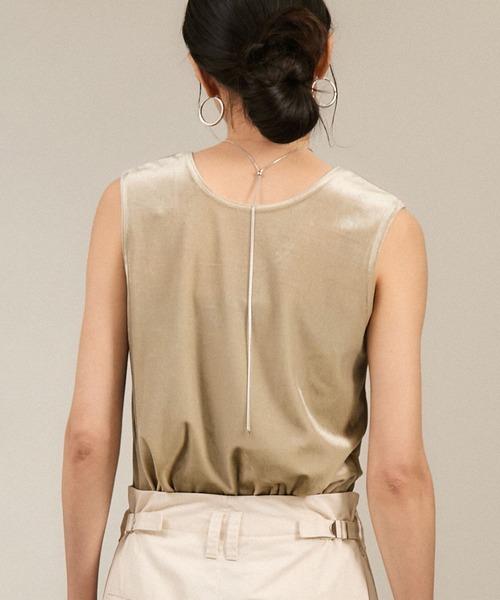 SALON adam et rope'（サロン アダム エ ロペ）の「トリアセベロア前後2WAYノースリーブ/タンクトップ / セットアップ対応（タンクトップ・レディース・ベージュ/ブラック・FREE）」の8枚目の写真