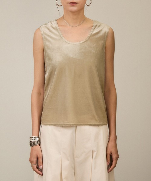 SALON adam et rope'（サロン アダム エ ロペ）の「トリアセベロア前後2WAYノースリーブ/タンクトップ / セットアップ対応（タンクトップ・レディース・ベージュ/ブラック・FREE）」の10枚目の写真