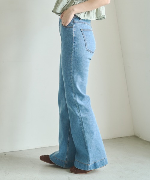 REMOON（リムーン）の「フレアデニムパンツ（デニムパンツ・レディース・ネイビー/ブルー・MEDIUM/SMALL）」の12枚目の写真