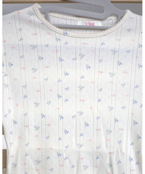 Vini(ヴィニ)の「【Vini】フラワープリント ガーゼ トップス(Tシャツ/カットソー・レディース・ベージュ/ホワイト・FREE)」の4枚目の写真
