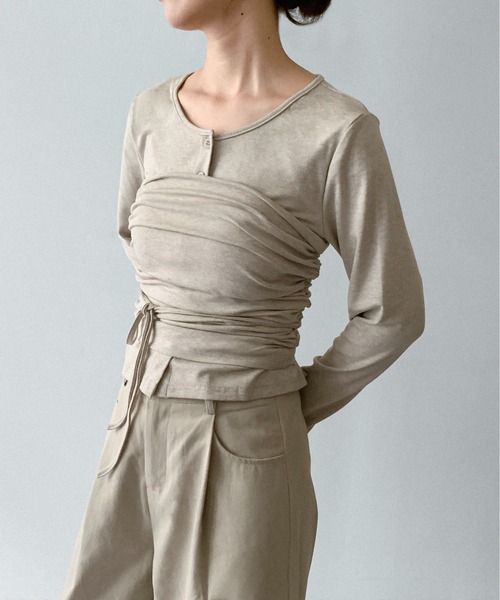 on:nue（オンニュ）の「【on:nue】[お気に入り登録数3,000突破！][着用動画あり！/3way/2点セット] ドローストリングリブカットソーアンサンブル（Tシャツ/カットソー・レディース・ブラック/アイボリー/グレー・FREE）」の4枚目の写真