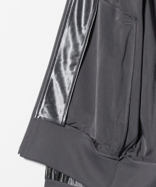 adidas Originals(アディダスオリジナルス)の「<adidas Originals>ファイヤーバード メタリックトラックトップ(ジャージ・レディース・グレー系/ブラック・S/XS)」の19枚目の写真