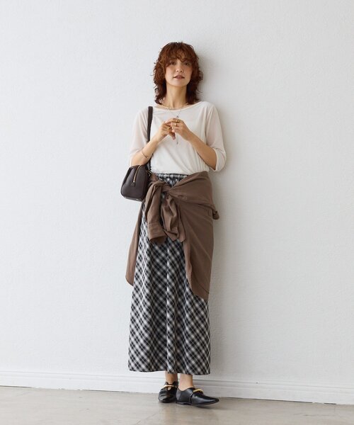 RIVE DROITE(リヴドロワ)の「【こなれ感抜群】シアーベロア5分袖Tee(Tシャツ/カットソー・レディース・オフホワイト/グレー/ブラック・FREE)」の18枚目の写真