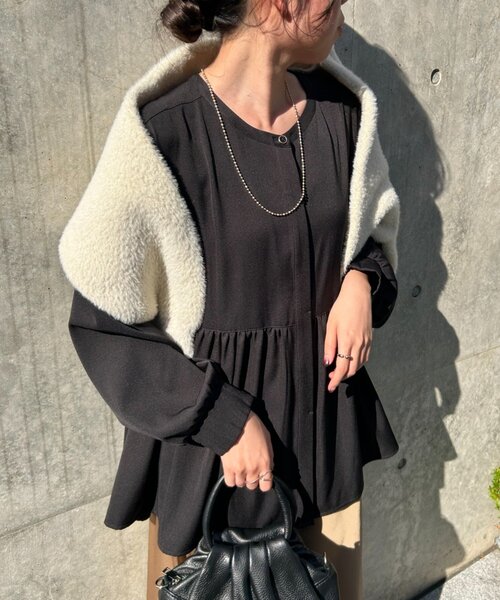 Jena espace merveilleux(ジェナ エスパスメルヴェイユ)の「【大人フェミニン】ペプラムブラウス(シャツ/ブラウス・レディース・ブラック/オフホワイト・FREE/0)」の3枚目の写真