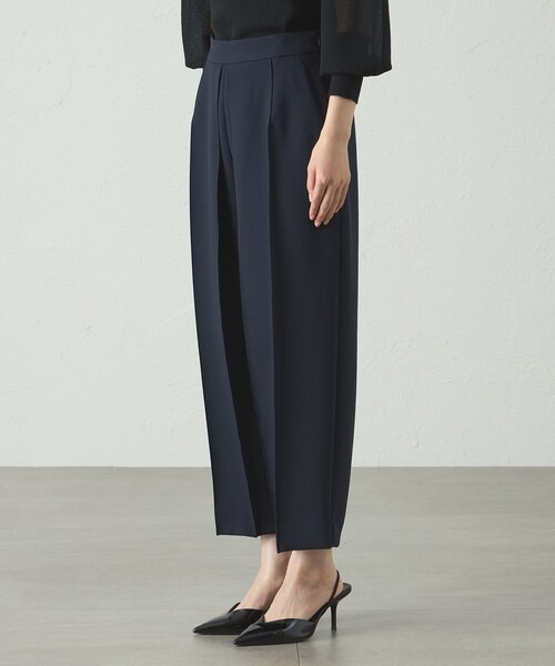 CAST:（キャストコロン）の「【UV効果/着用シワ軽減/セットアップ対応】フォルムタックデザインパンツ（その他パンツ・レディース・ネイビー/ブラック・S/M/L）」の6枚目の写真