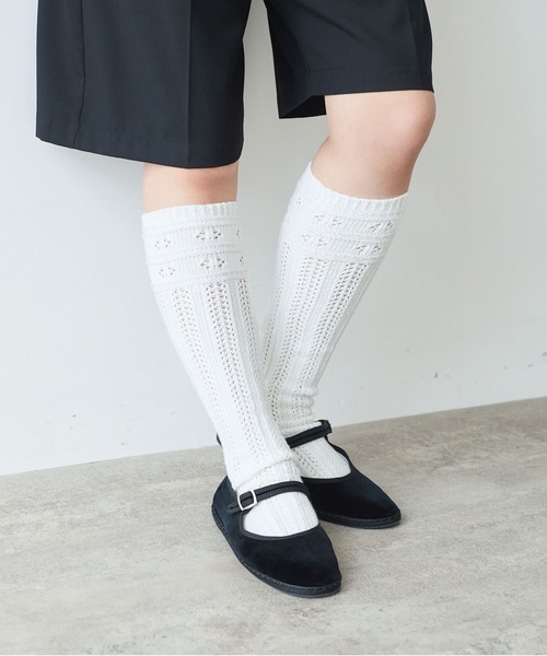bulle de savon（ビュルデサボン）の「《early spring》透かし編みハイソックス（ソックス/靴下・レディース・ホワイト/ブラック・FREE）」の3枚目の写真