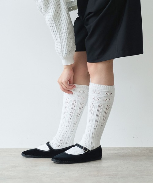 bulle de savon（ビュルデサボン）の「《early spring》透かし編みハイソックス（ソックス/靴下・レディース・ホワイト/ブラック・FREE）」の4枚目の写真