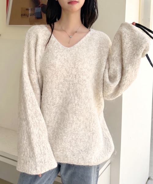 Ada.(エイダ)の「ゆるVネック オーバーサイズ シャギーニット(ニット/セーター・レディース・ライトグレー/アイボリー/ブラウン/ピンク・FREE)」の2枚目の写真