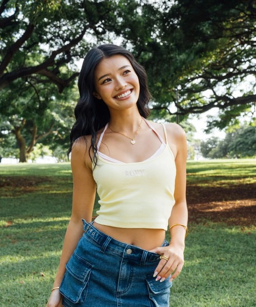 ROXY(ロキシー)の「ROXY×NANAHA CAMI /ロキシーカップ付きレイヤードデザインロゴワンポイントキャミソール(キャミソール・レディース・イエロー/ホワイト・MEDIUM/LARGE)」の1枚目の写真